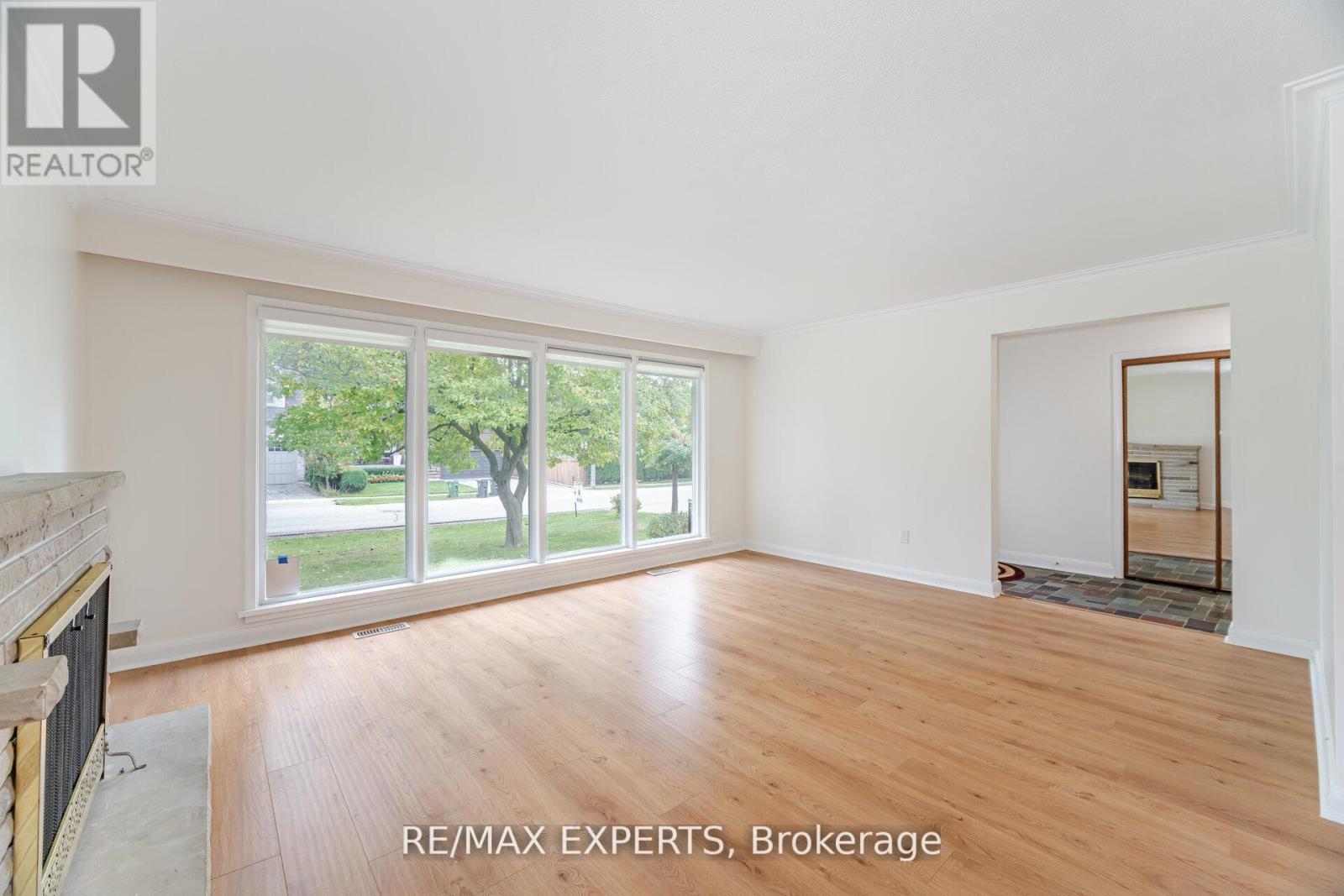 42 Cowley Avenue, Toronto, Ontario  M8B 2E3 - Photo 8 - W12663954