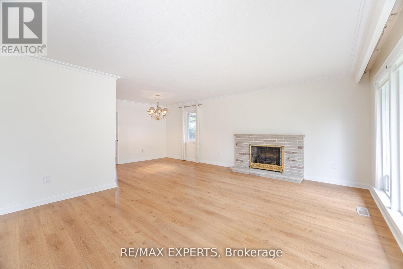 42 Cowley Avenue, Toronto, Ontario  M8B 2E3 - Photo 9 - W12663954