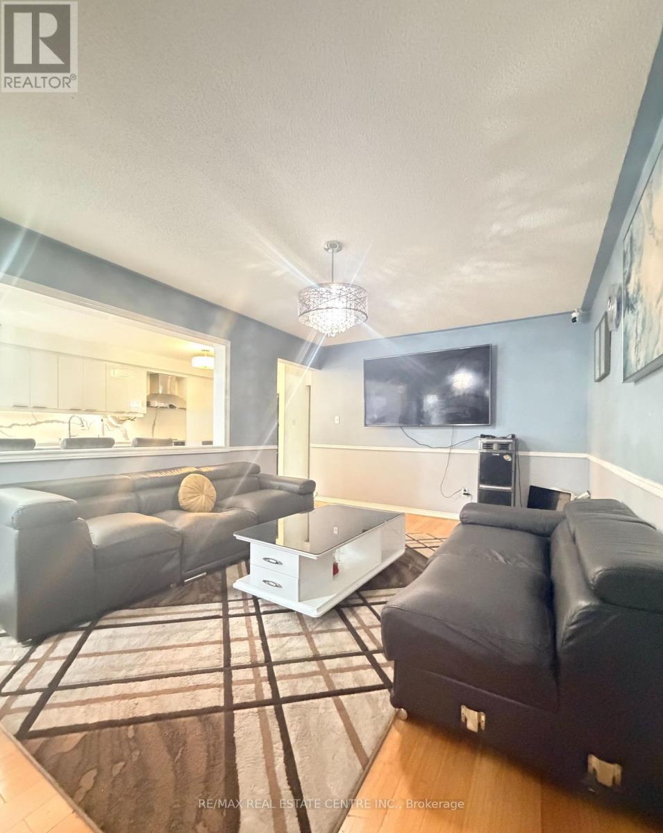 23 Capistro Street, Brampton, Ontario  L7A 3J2 - Photo 10 - W12663968