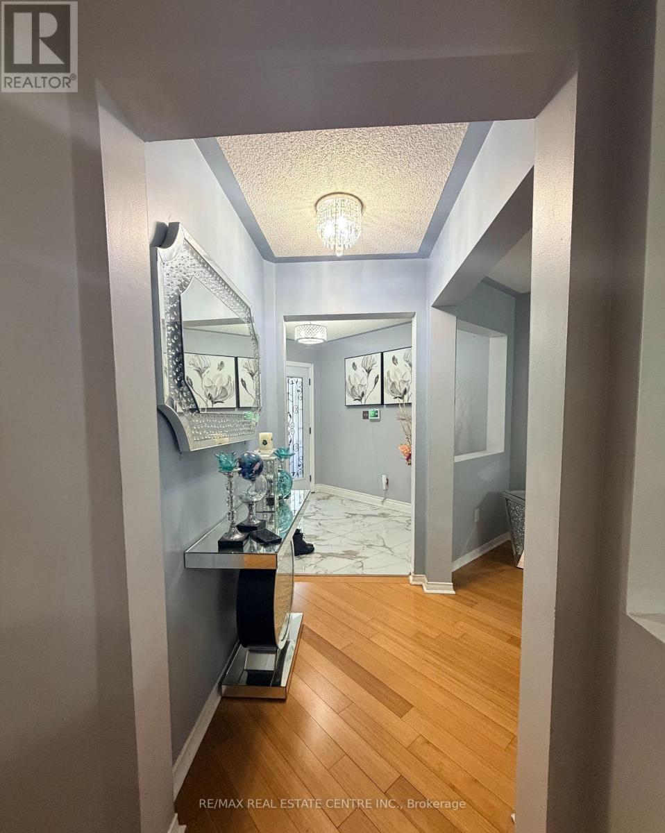 23 Capistro Street, Brampton, Ontario  L7A 3J2 - Photo 11 - W12663968