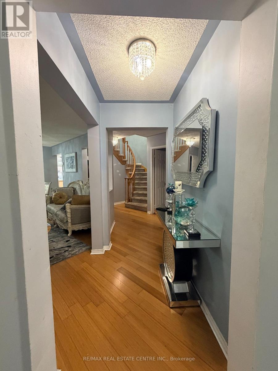 23 Capistro Street, Brampton, Ontario  L7A 3J2 - Photo 12 - W12663968