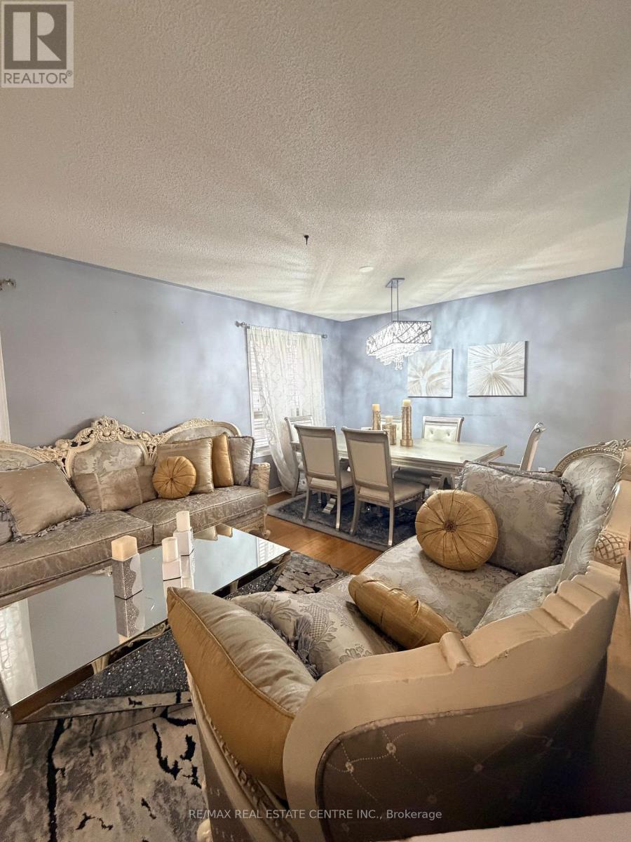 23 Capistro Street, Brampton, Ontario  L7A 3J2 - Photo 3 - W12663968