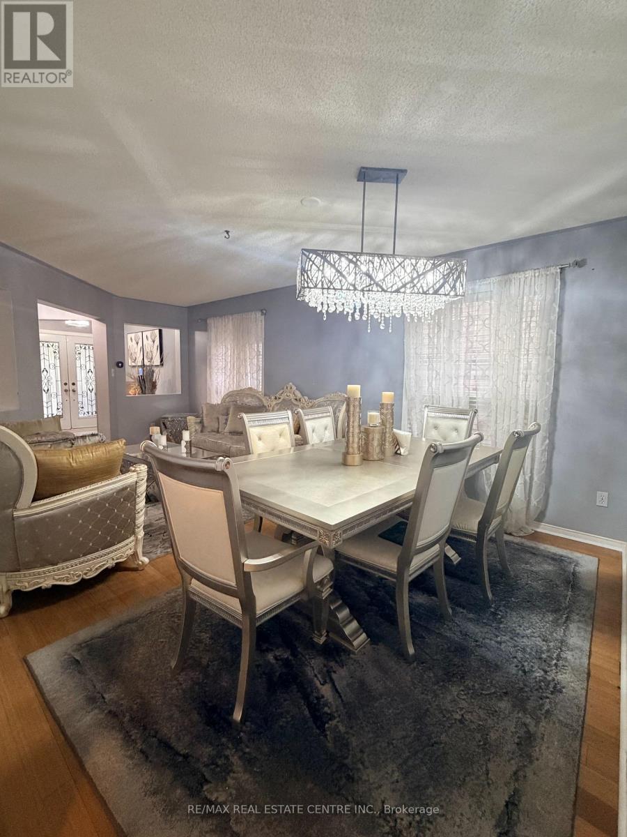 23 Capistro Street, Brampton, Ontario  L7A 3J2 - Photo 4 - W12663968