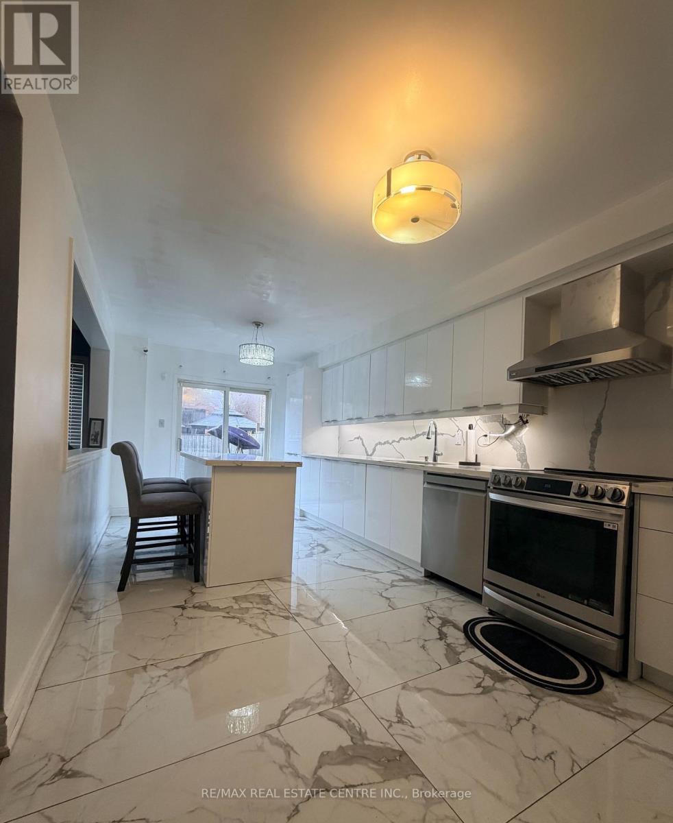 23 Capistro Street, Brampton, Ontario  L7A 3J2 - Photo 6 - W12663968