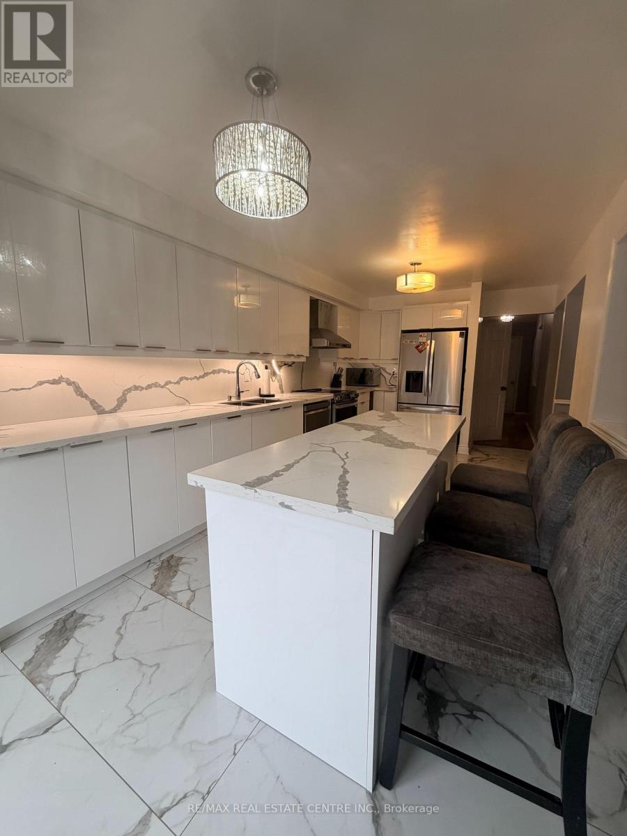 23 Capistro Street, Brampton, Ontario  L7A 3J2 - Photo 7 - W12663968