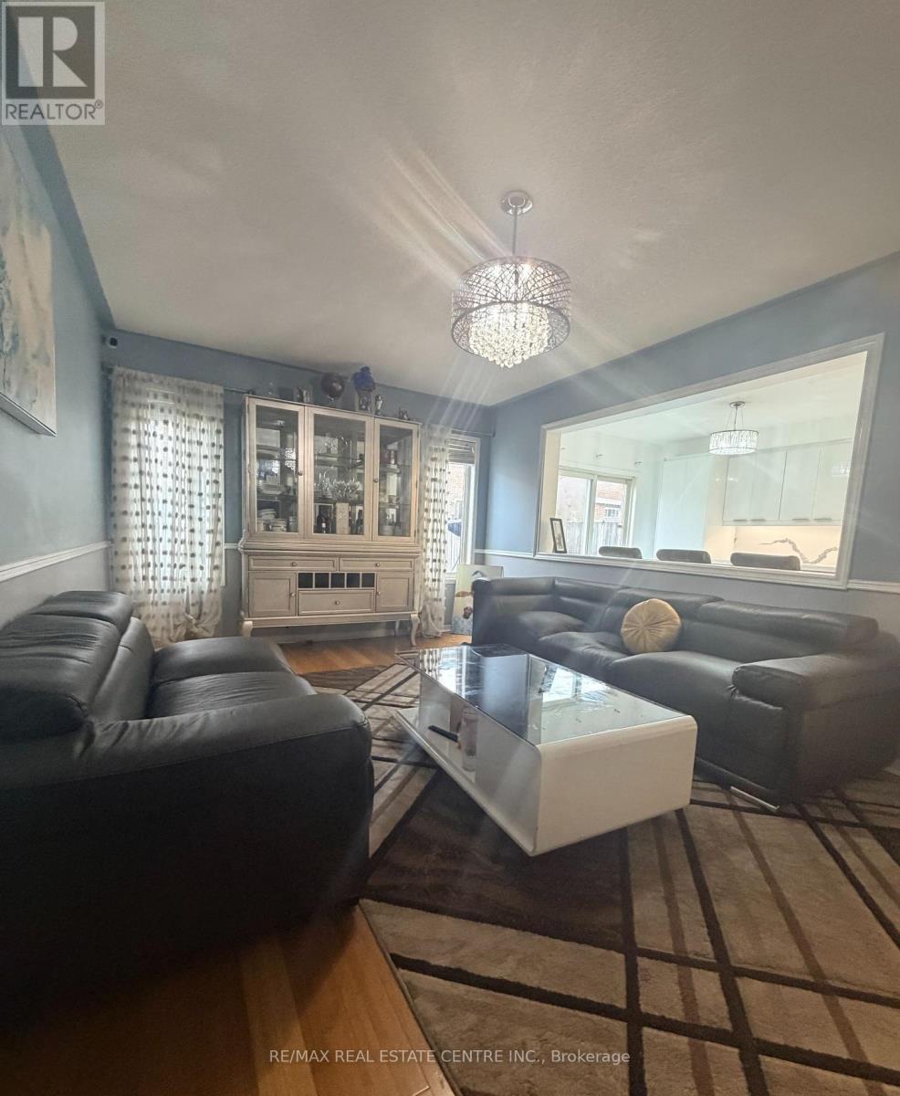 23 Capistro Street, Brampton, Ontario  L7A 3J2 - Photo 8 - W12663968