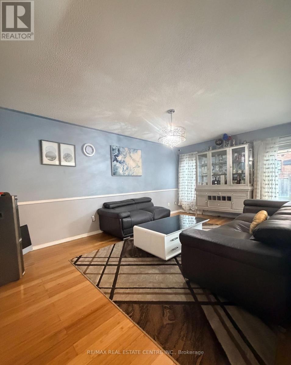 23 Capistro Street, Brampton, Ontario  L7A 3J2 - Photo 9 - W12663968