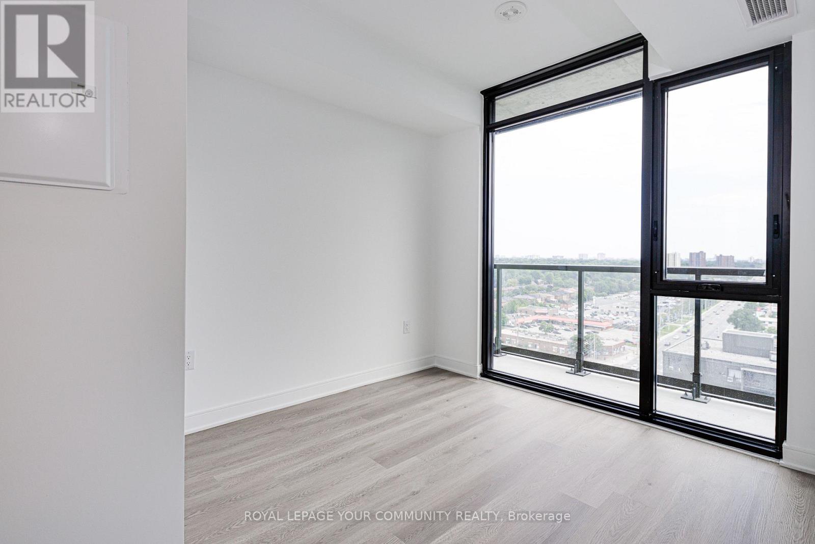 1505 - 86 Dundas Street E, Mississauga, Ontario  L5A 1W4 - Photo 10 - W12663970