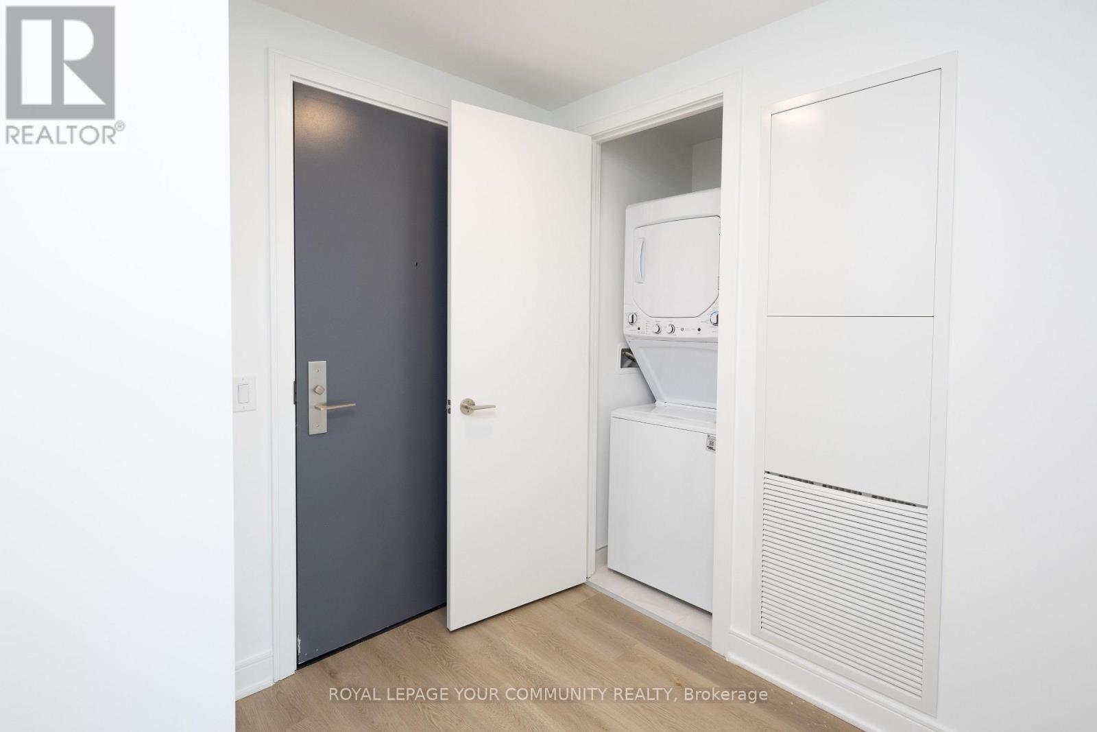 1505 - 86 Dundas Street E, Mississauga, Ontario  L5A 1W4 - Photo 3 - W12663970