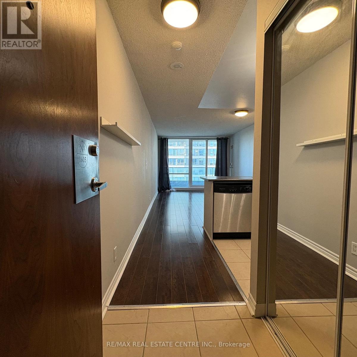 1605 - 33 Elm Drive W, Mississauga, Ontario  L5B 4M2 - Photo 3 - W12663990