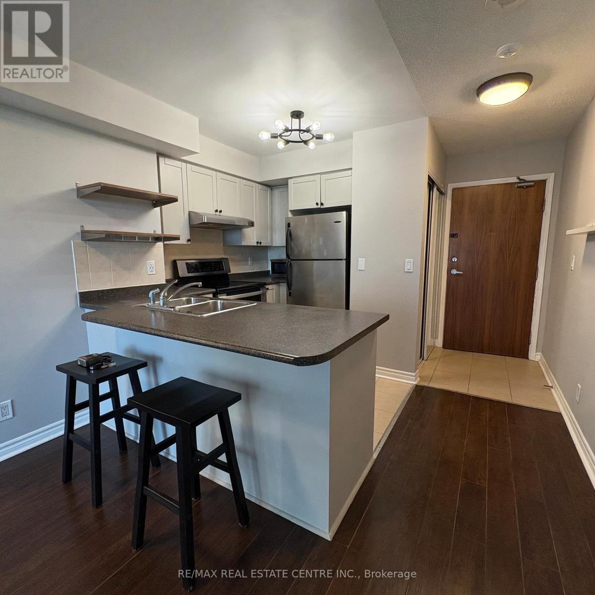 1605 - 33 Elm Drive W, Mississauga, Ontario  L5B 4M2 - Photo 4 - W12663990