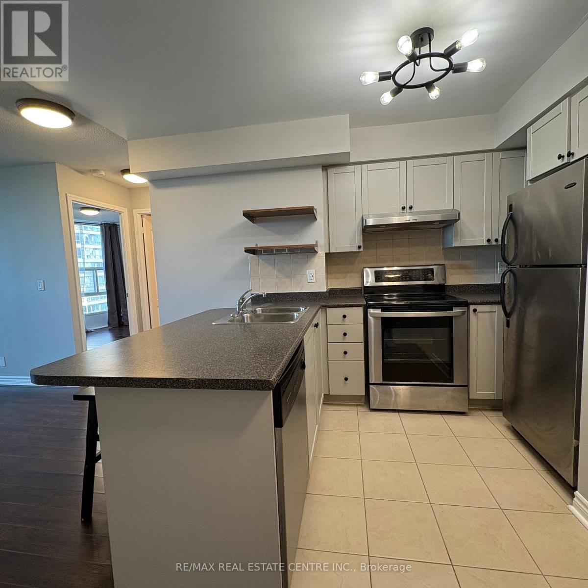 1605 - 33 Elm Drive W, Mississauga, Ontario  L5B 4M2 - Photo 5 - W12663990