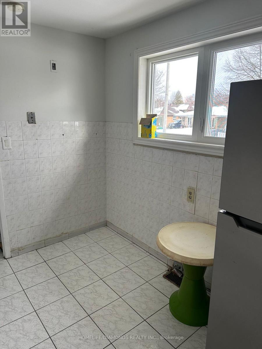 Main - 3142 Purnell Court, Mississauga, Ontario  L4T 2J6 - Photo 4 - W12664038