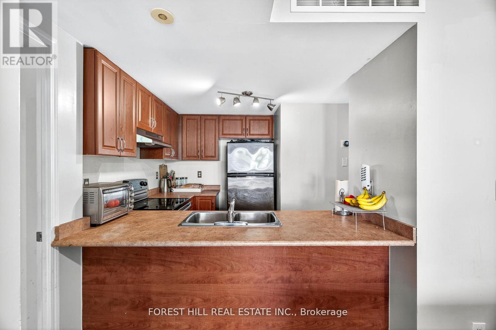 2022 - 3035 Finch Ave Avenue W, Toronto, Ontario  M9M 0A3 - Photo 5 - W12664052