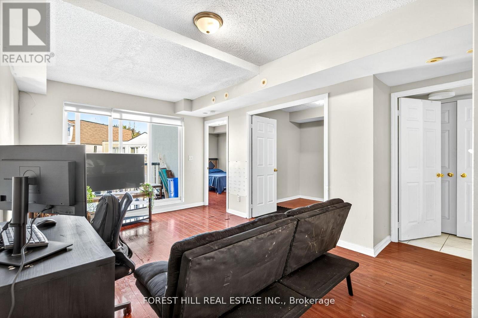 2022 - 3035 Finch Ave Avenue W, Toronto, Ontario  M9M 0A3 - Photo 7 - W12664052