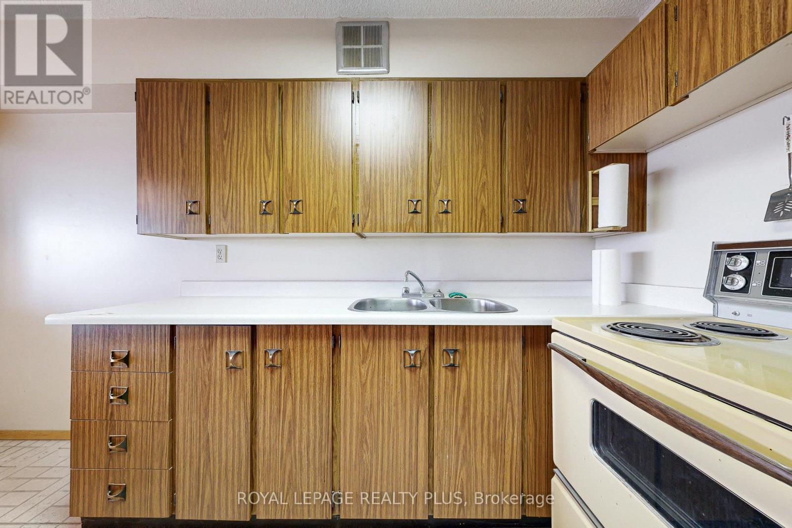 1206 - 260 Scarlett Road, Toronto, Ontario  M6N 4X6 - Photo 28 - W12664066