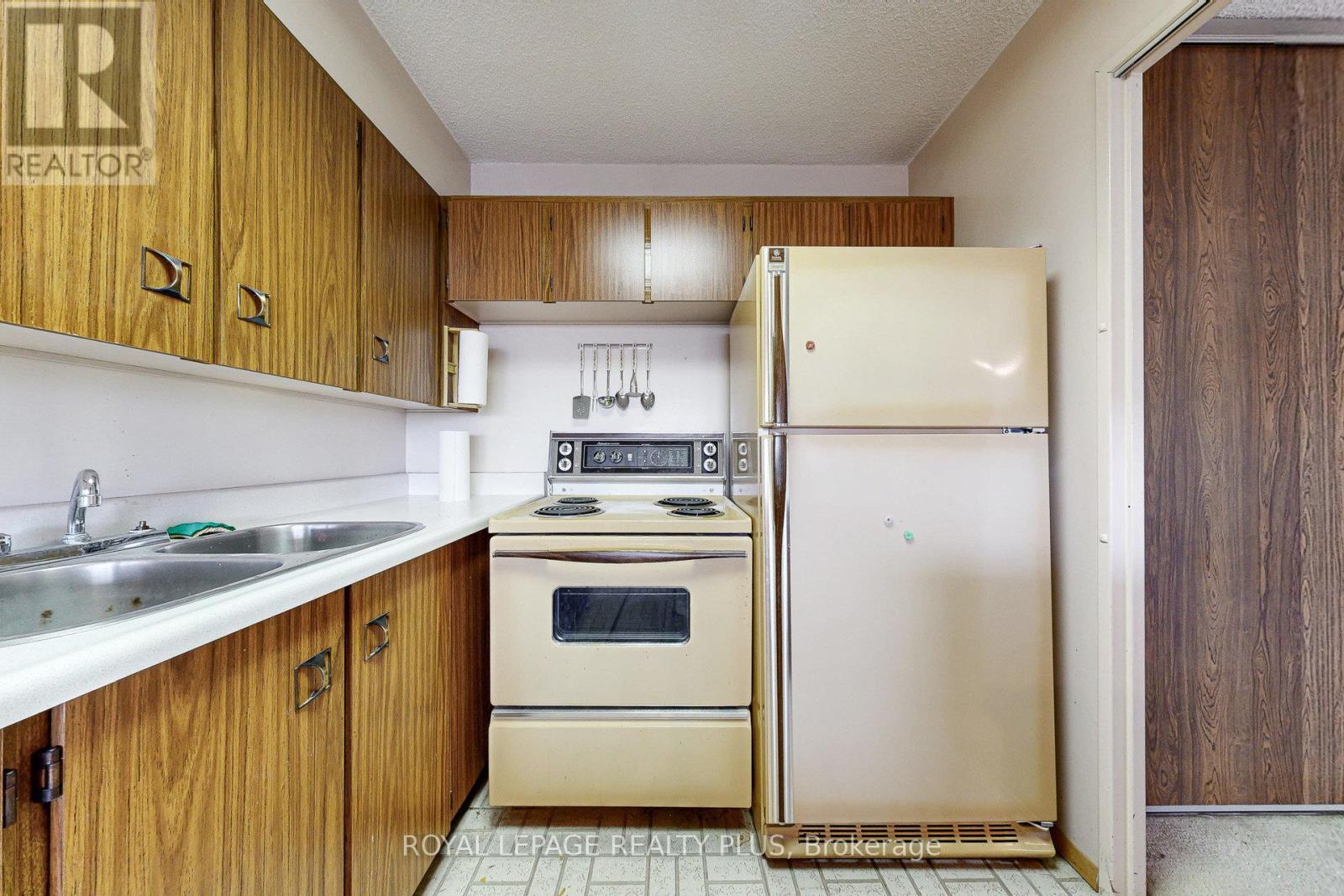 1206 - 260 Scarlett Road, Toronto, Ontario  M6N 4X6 - Photo 29 - W12664066