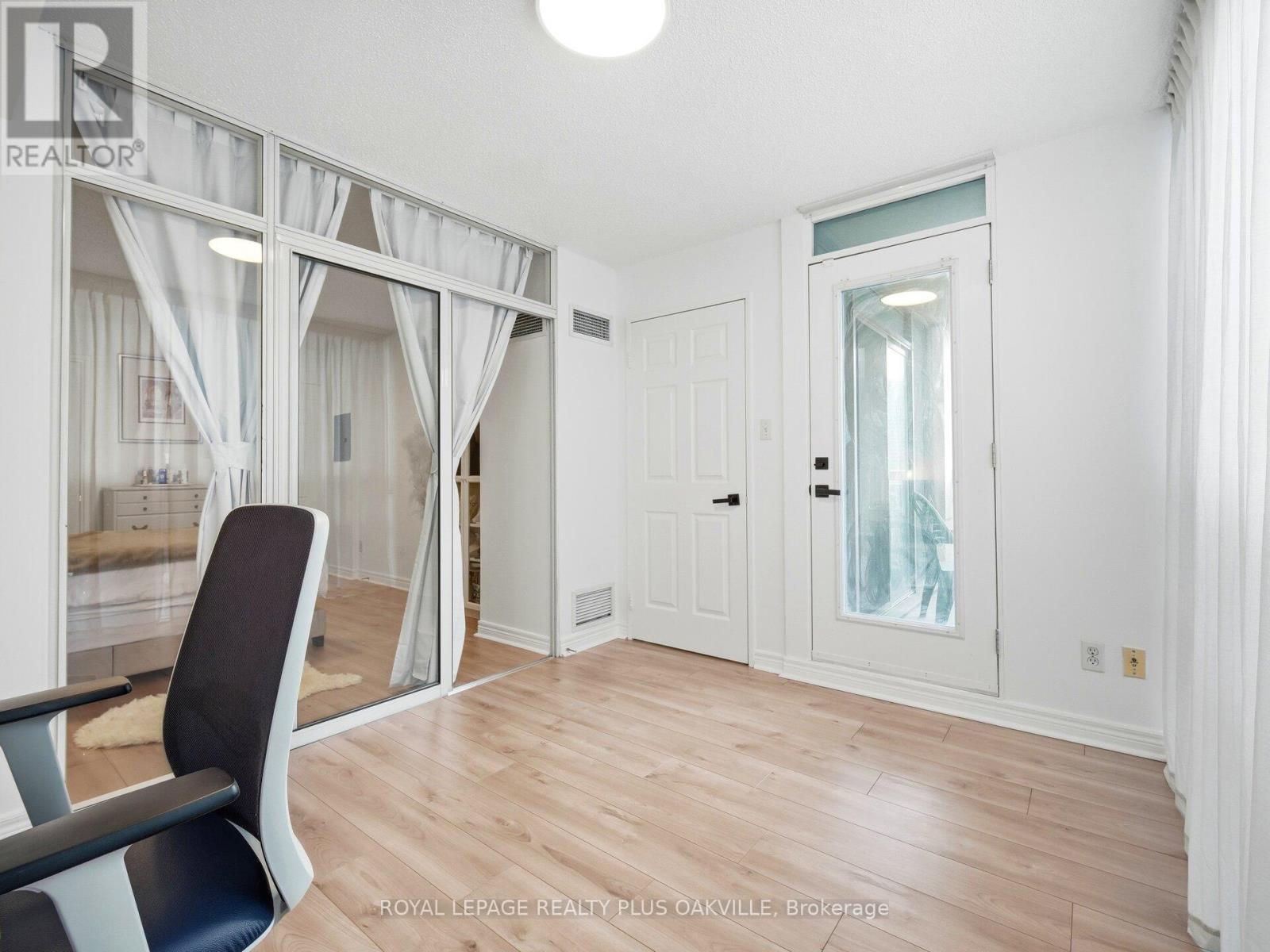 2016 - 156 Enfield Place, Mississauga, Ontario  L5B 4L8 - Photo 25 - W12664072