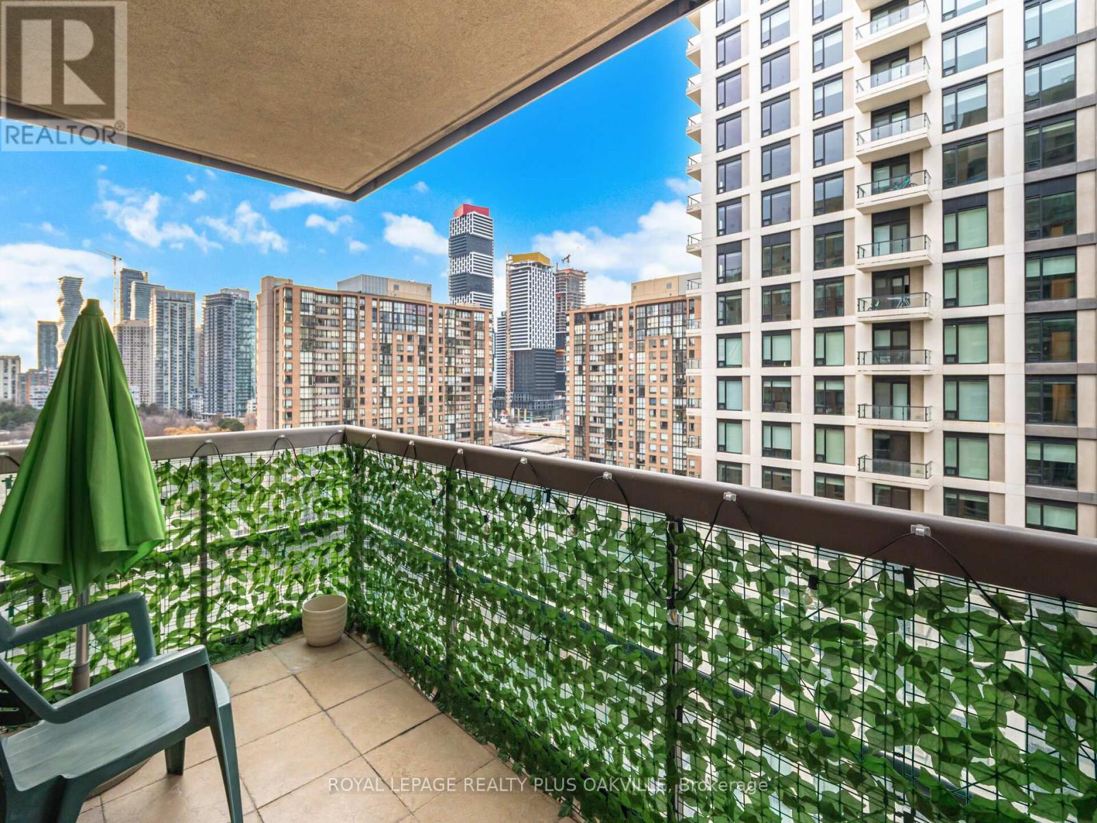 2016 - 156 Enfield Place, Mississauga, Ontario  L5B 4L8 - Photo 27 - W12664072