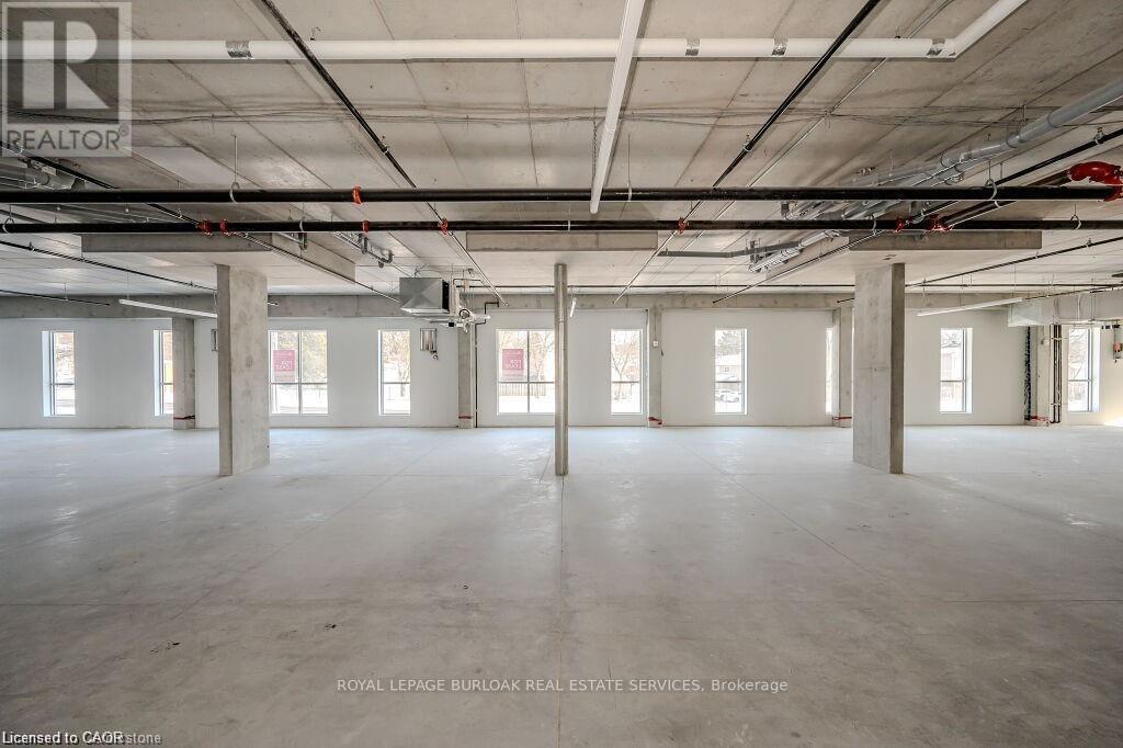 2 - 301 Westmount Road W, Kitchener, Ontario  N2M 0C4 - Photo 3 - X12664006