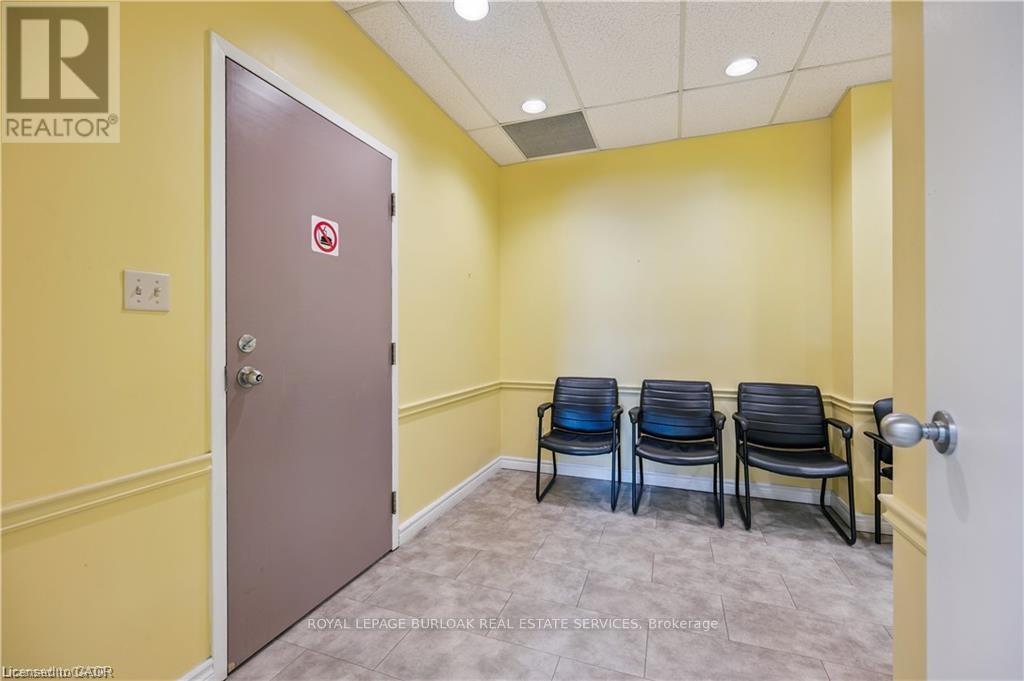 202 - 751 Victoria Street S, Kitchener, Ontario  N2M 5N4 - Photo 2 - X12664048