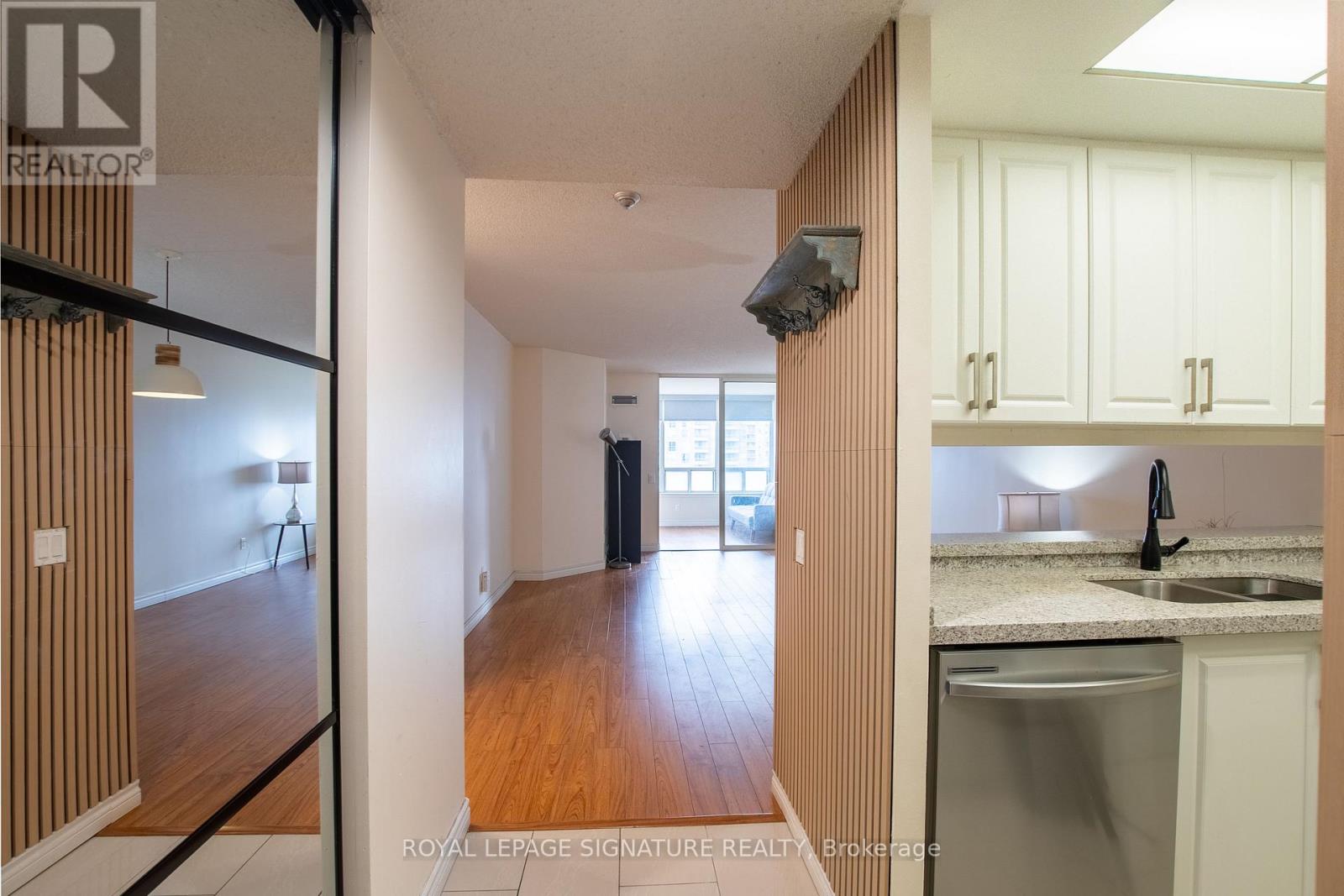 1604 - 7 Bishop Avenue, Toronto, Ontario M2M 4J4 - Photo 3 - C12663694