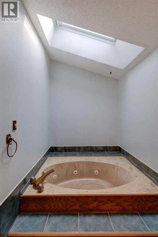 755 Strathcona Drive Sw, Calgary, Alberta  T3H 1P2 - Photo 25 - A2275767