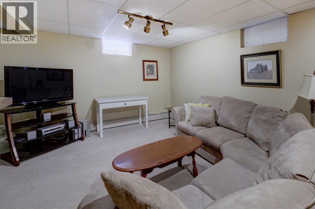 755 Strathcona Drive Sw, Calgary, Alberta  T3H 1P2 - Photo 31 - A2275767