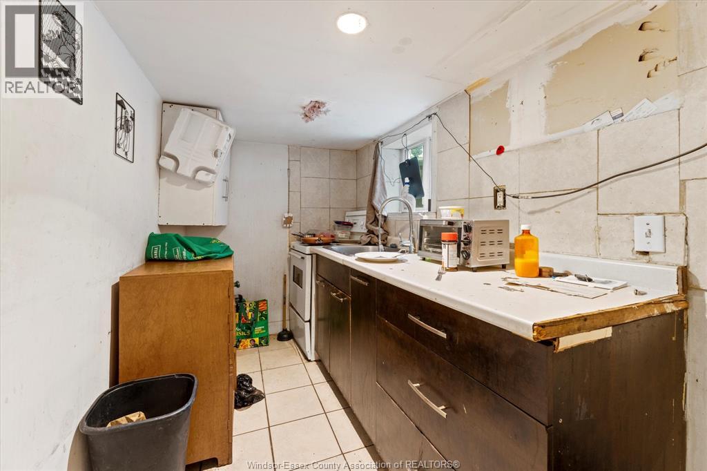 1048 Pelissier, Windsor, Ontario  N9A 4L7 - Photo 10 - 26000238