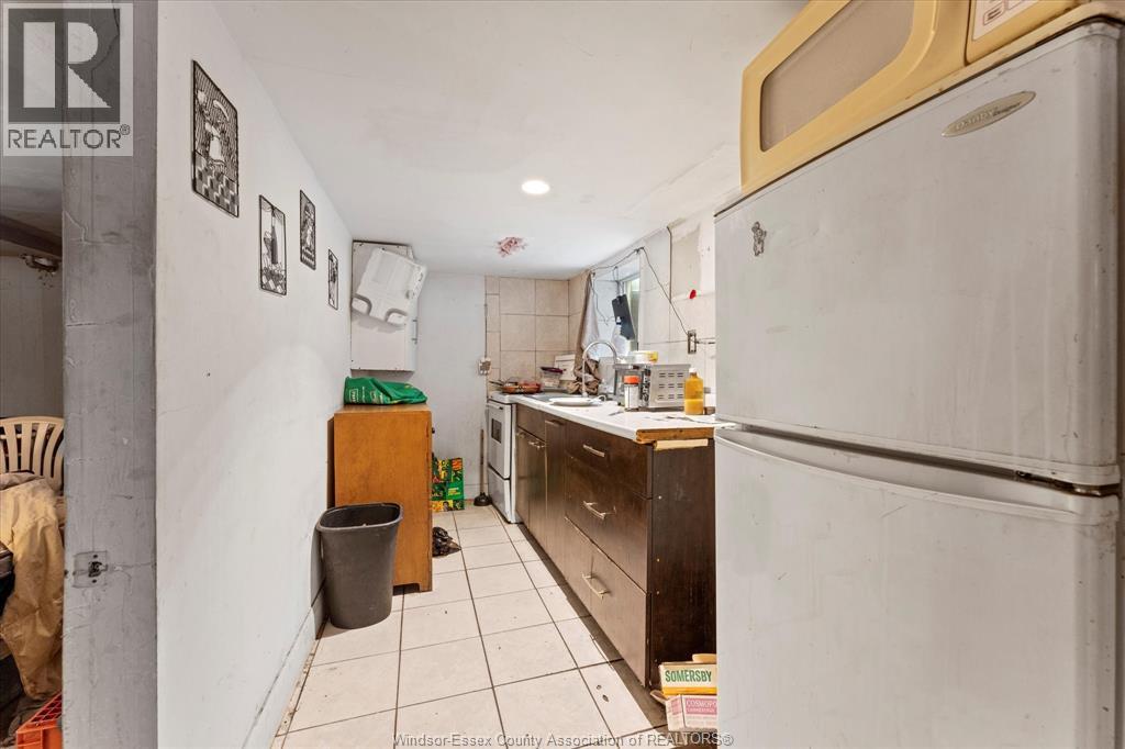1048 Pelissier, Windsor, Ontario  N9A 4L7 - Photo 9 - 26000238