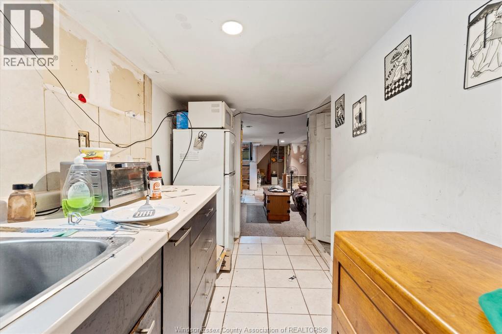 1048 Pelissier, Windsor, Ontario  N9A 4L7 - Photo 11 - 26000233