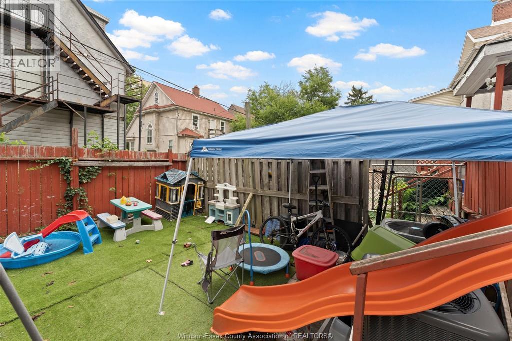 1048 Pelissier, Windsor, Ontario  N9A 4L7 - Photo 15 - 26000233