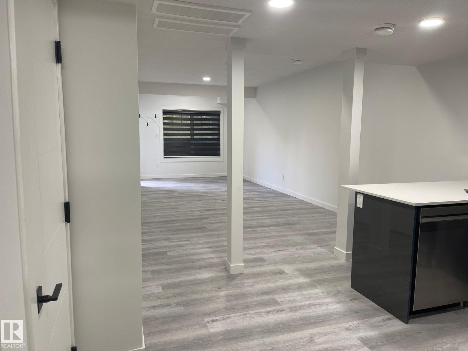 Basement 1565 Esaiw Pl Nw, Edmonton, Alberta  T6M 0E5 - Photo 8 - E4469091