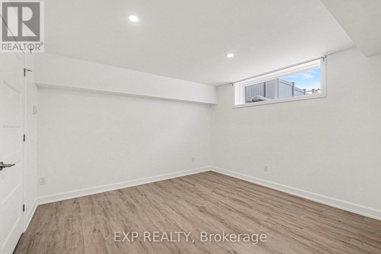 220 Capri Avenue, Russell, Ontario K0A 1W0 - Photo 10 - X12664076