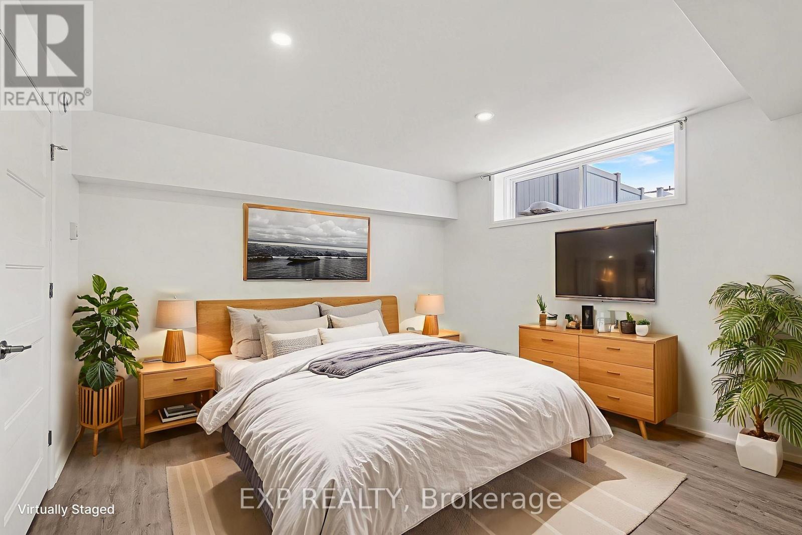 220 Capri Avenue, Russell, Ontario K0A 1W0 - Photo 9 - X12664076