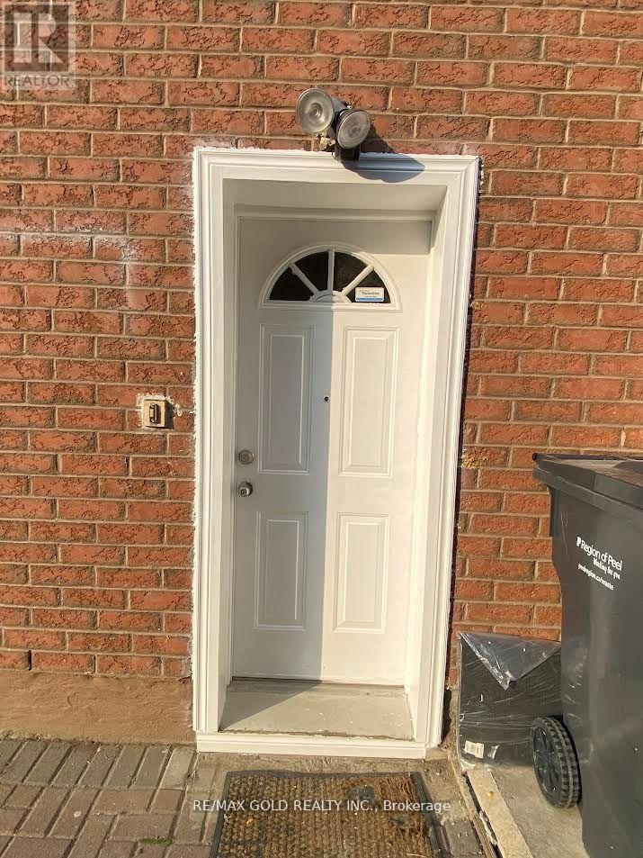 68 Sprucelands Avenue, Brampton, Ontario  L6R 1N3 - Photo 7 - W12658576