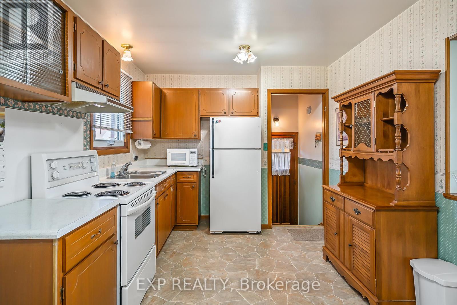 70 Radford Avenue, Fort Erie, Ontario  L2A 5H8 - Photo 9 - X12664132