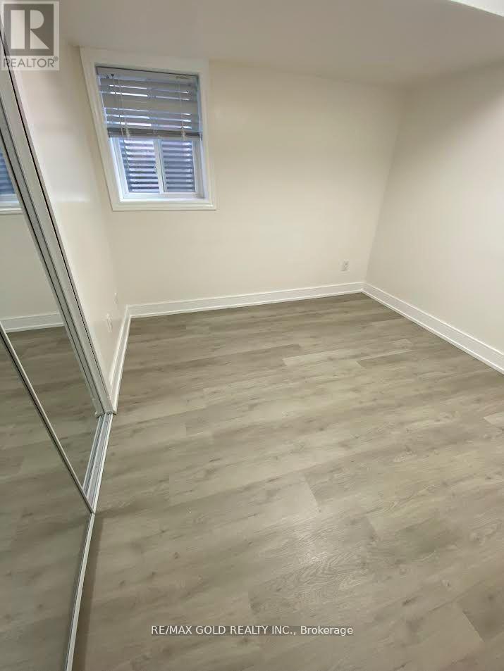 68 Sprucelands Avenue, Brampton, Ontario  L6R 1N3 - Photo 2 - W12658576