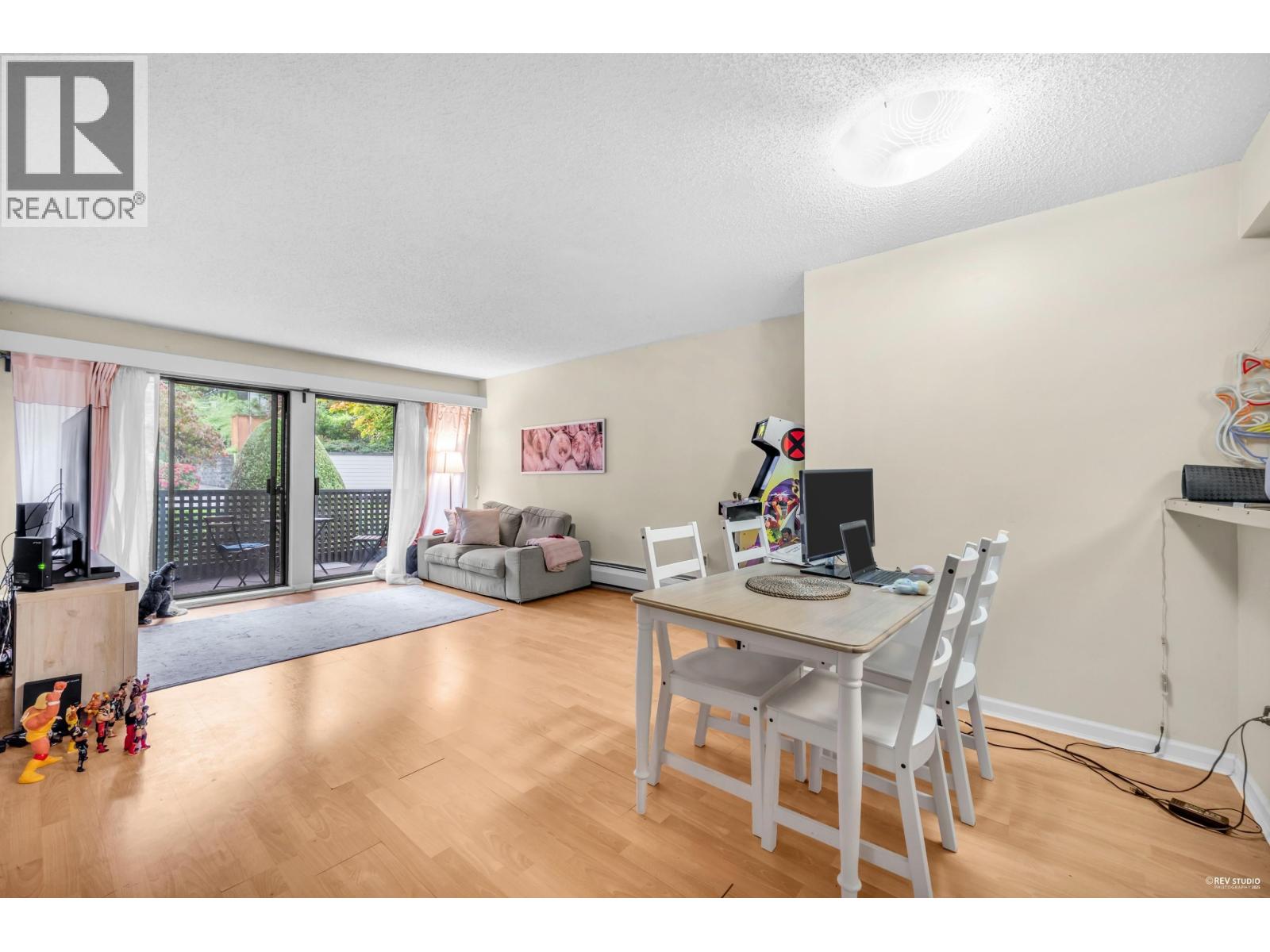 208 1955 Woodway Place, Burnaby, British Columbia  V5B 4S5 - Photo 8 - R3076050