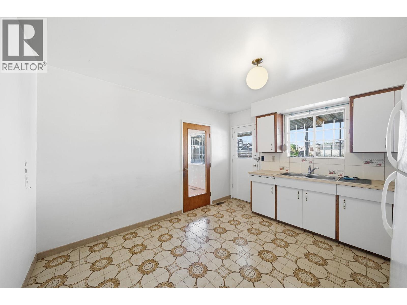 4561 Manor Street, Vancouver, British Columbia  V5R 3X4 - Photo 12 - R3076016