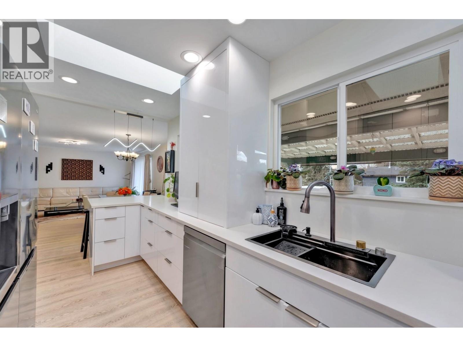 3512 Pearkes Place, Port Coquitlam, British Columbia  V3B 5E5 - Photo 10 - R3076065