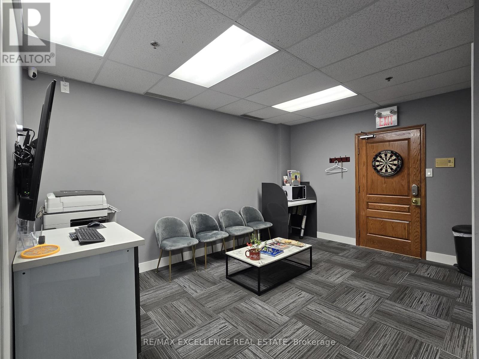 105 - 380 Bovaird Drive E, Brampton, Ontario  L6X 4N1 - Photo 5 - W12663930