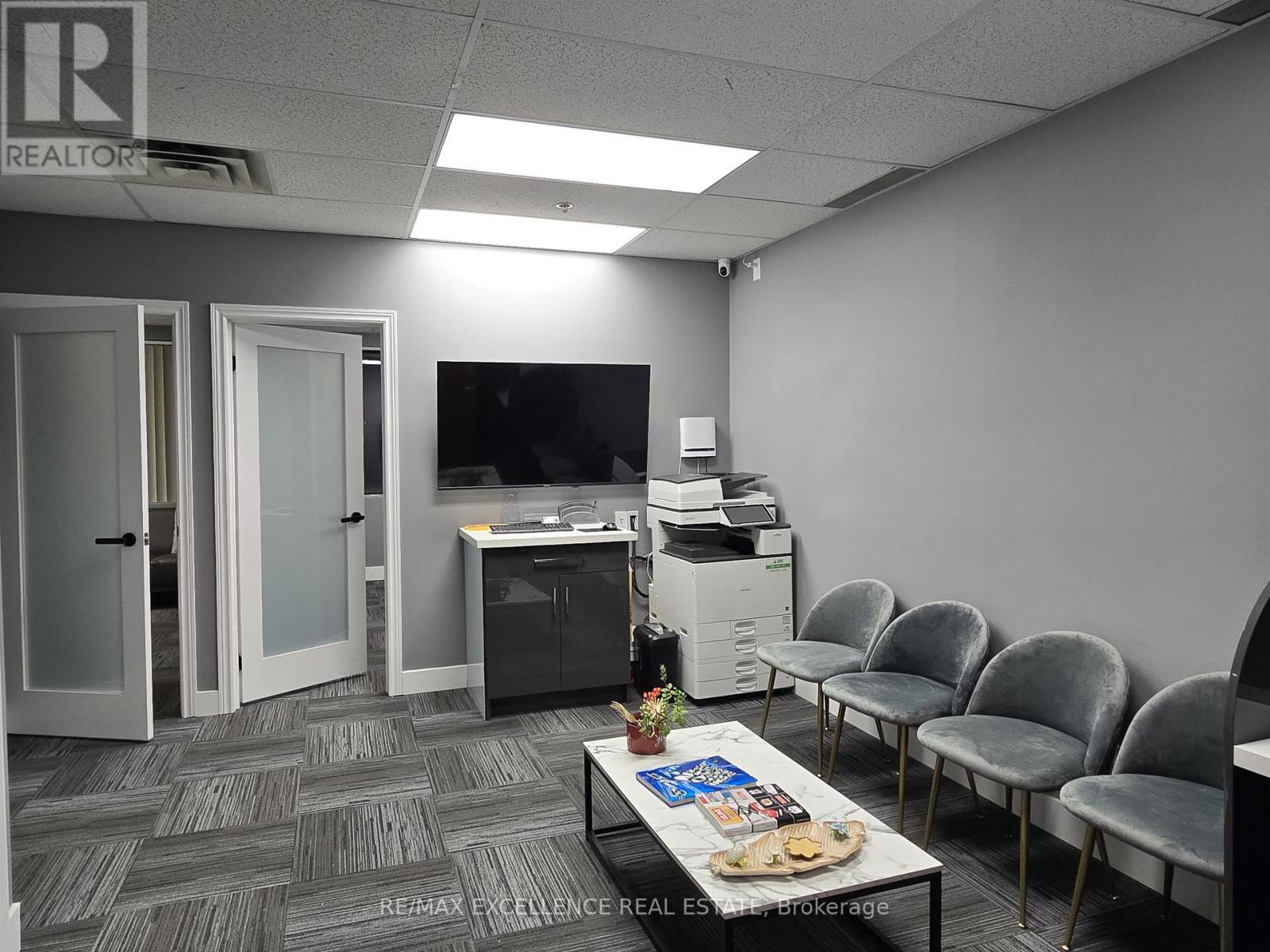 105 - 380 Bovaird Drive E, Brampton, Ontario  L6X 4N1 - Photo 4 - W12663930