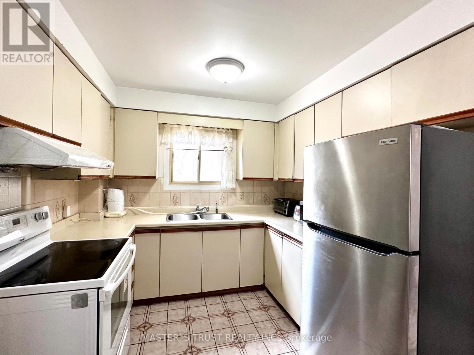 53 Montezuma Trail, Toronto, Ontario  M1V 1K4 - Photo 2 - E12664098