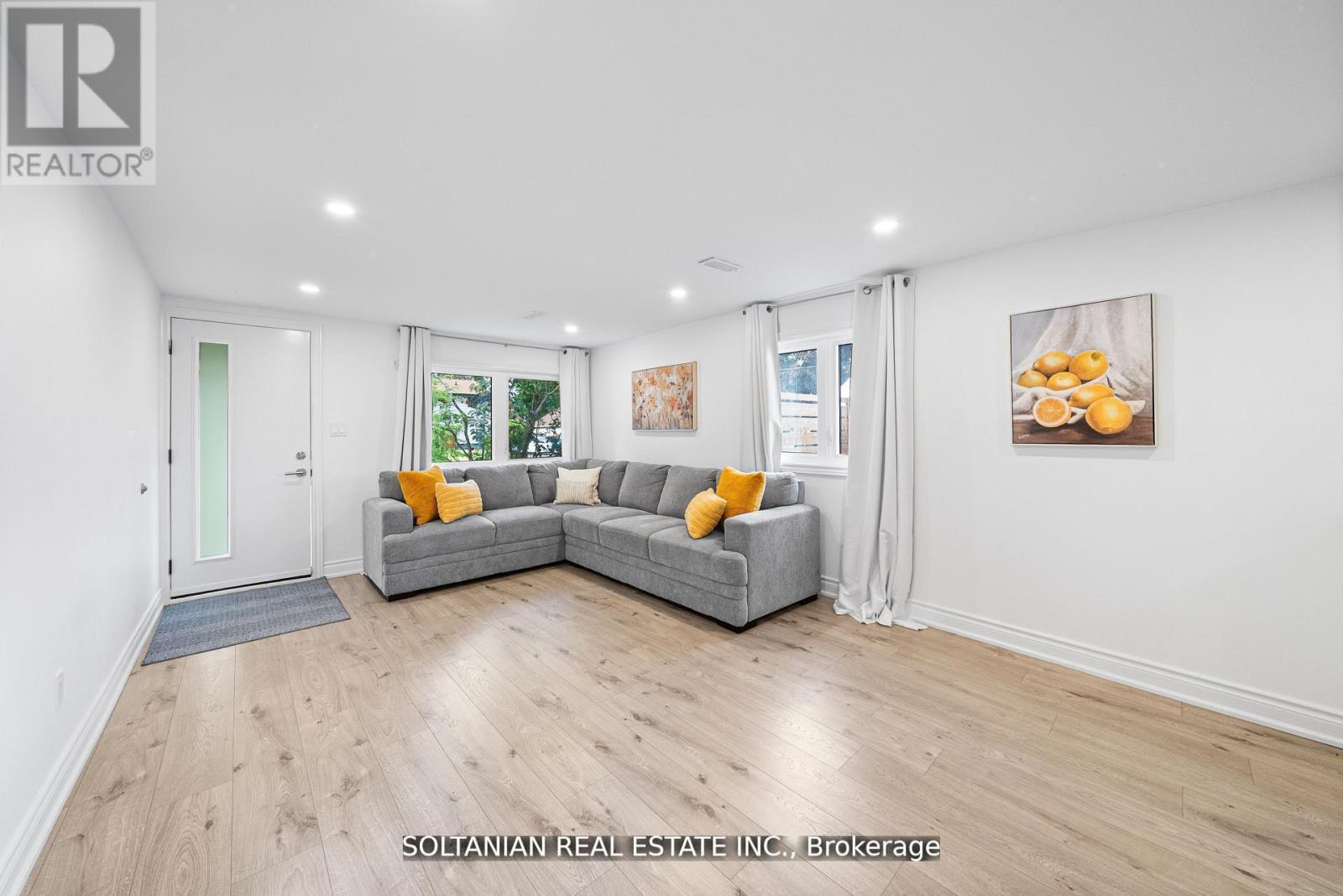 335 Miami Drive, Georgina, Ontario  L4P 2Z6 - Photo 4 - N12664116