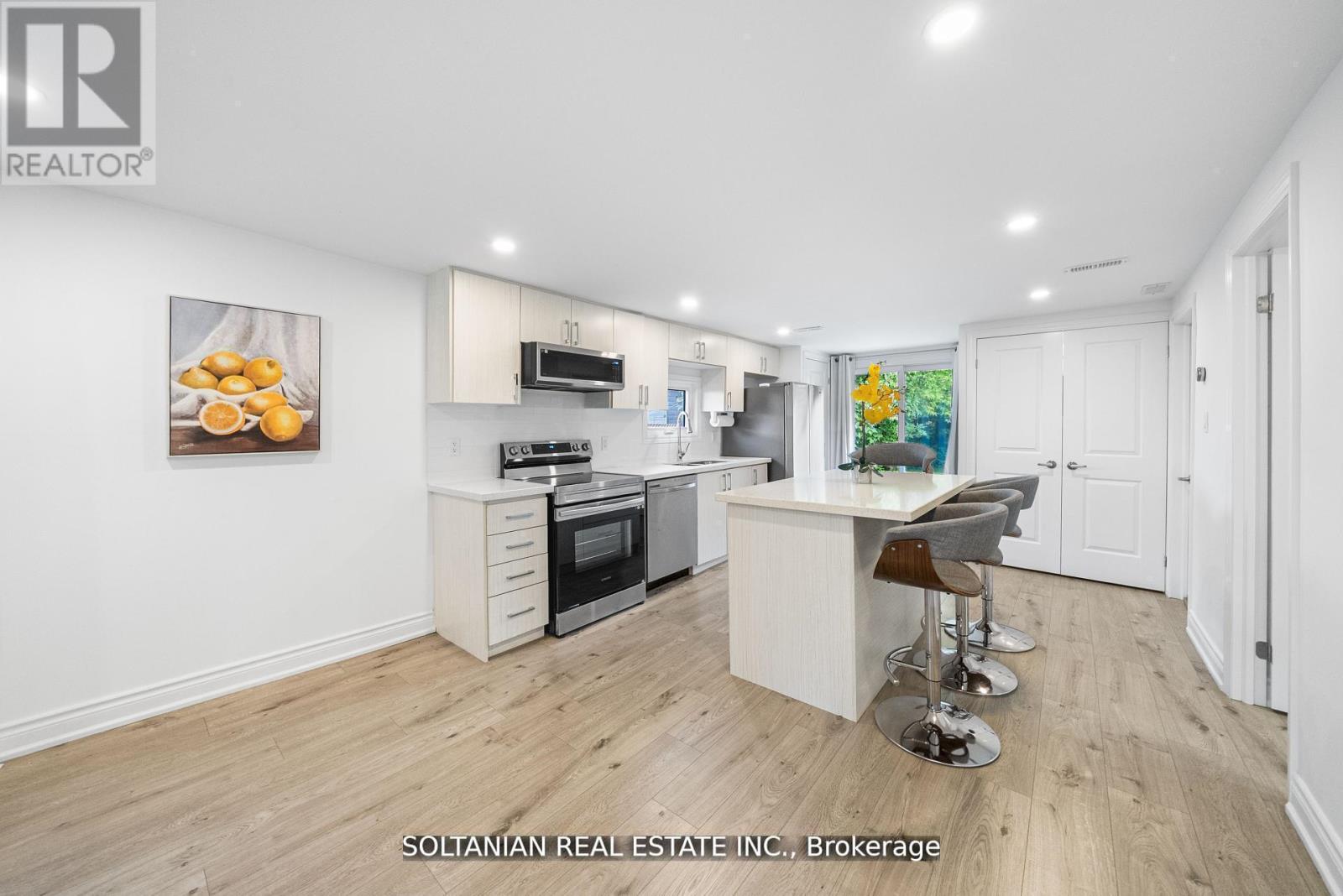 335 Miami Drive, Georgina, Ontario  L4P 2Z6 - Photo 5 - N12664116