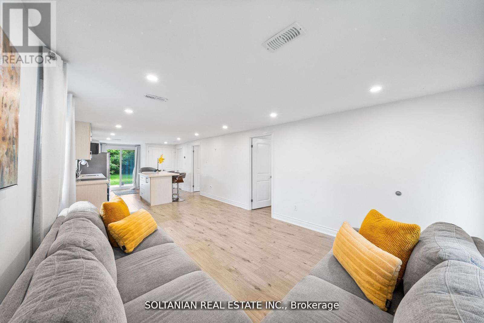 335 Miami Drive, Georgina, Ontario  L4P 2Z6 - Photo 8 - N12664116