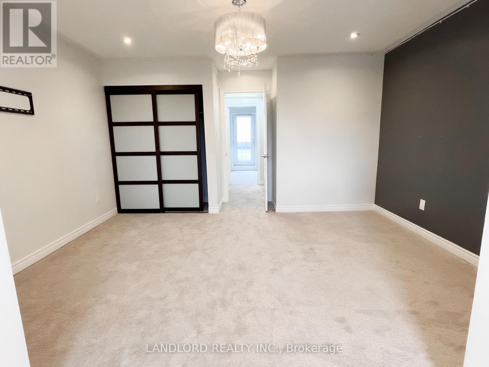 33 Benson Avenue, Richmond Hill, Ontario  L4C 4E5 - Photo 11 - N12664126