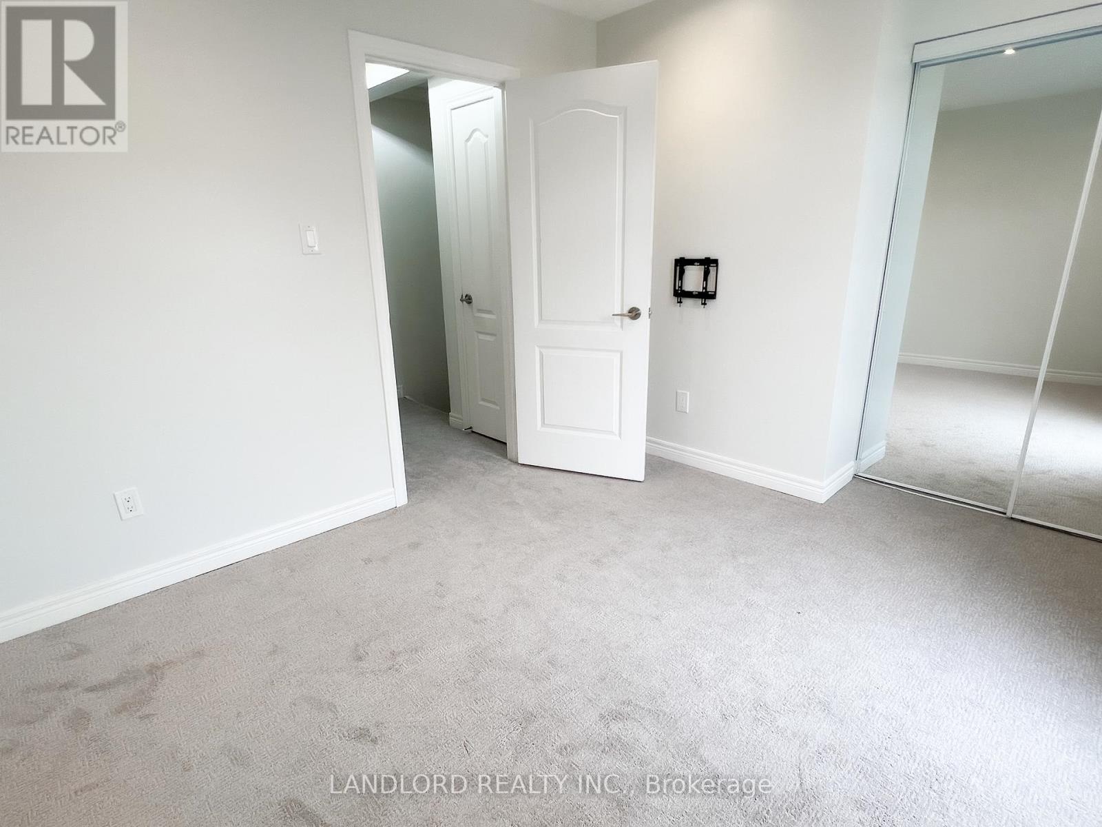 33 Benson Avenue, Richmond Hill, Ontario  L4C 4E5 - Photo 14 - N12664126