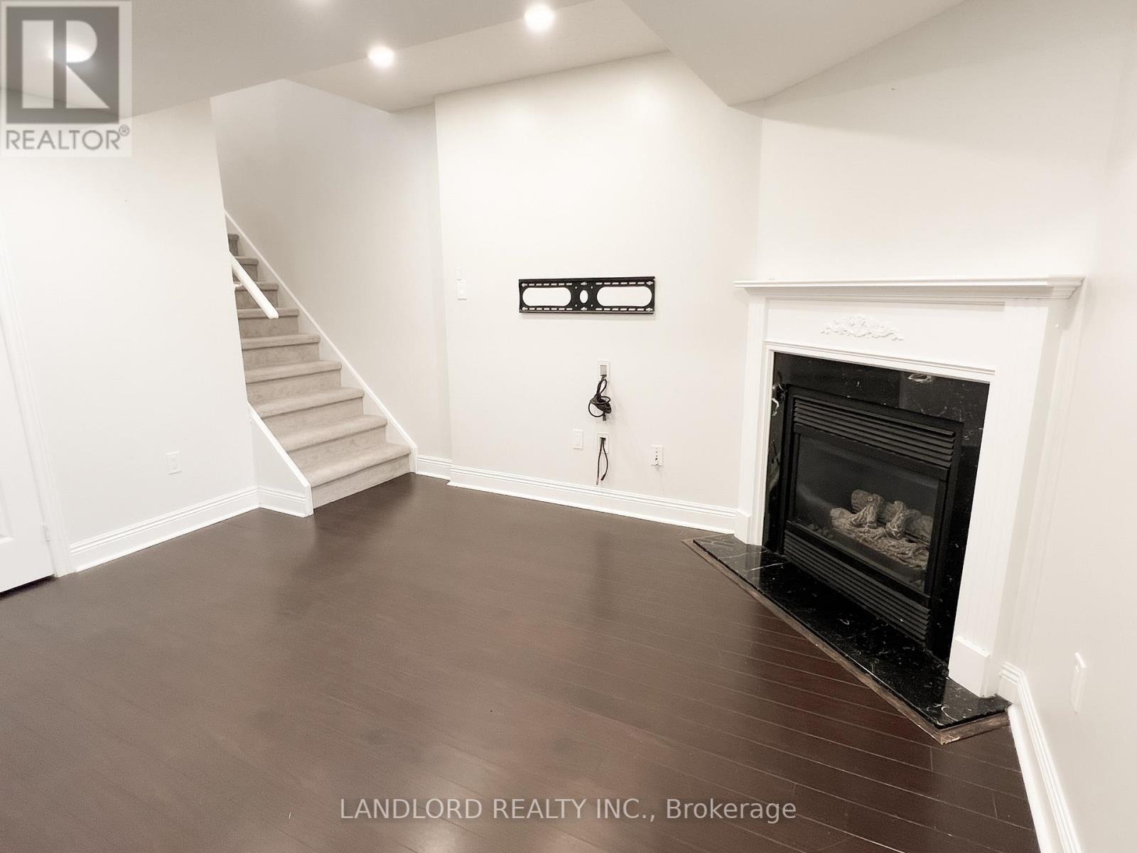 33 Benson Avenue, Richmond Hill, Ontario  L4C 4E5 - Photo 22 - N12664126